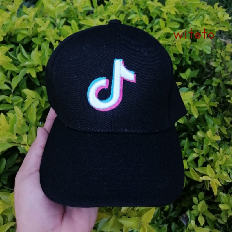 GORRA TIK TOK BORDADA