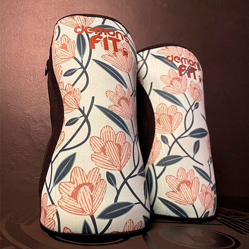 RODILLERAS ESTAMPADO FLORES AZULES