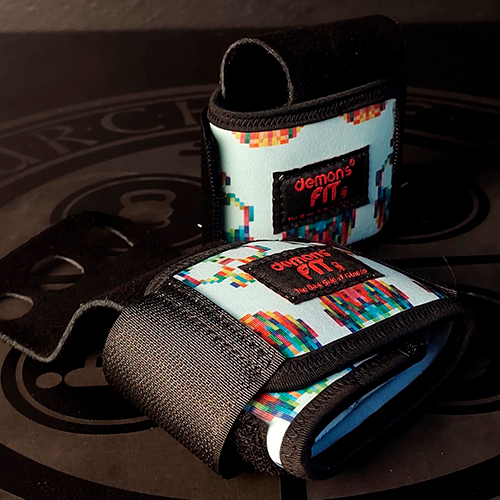 NEO GRIPS ,WRIST WRAP + GRIPS DESIGNS SKULL PIXELADAS