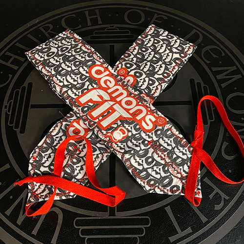 MUÑEQUERA TELA SKULLS AND RED ROSES/U/NEGRO