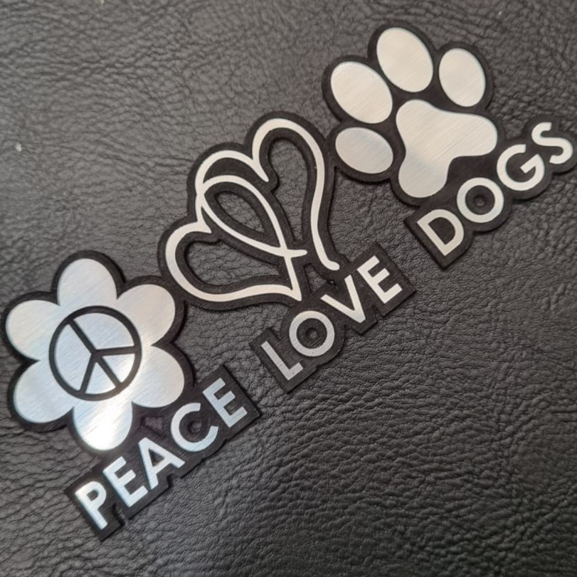 EMBLEMA PEACE LOVE DOGS