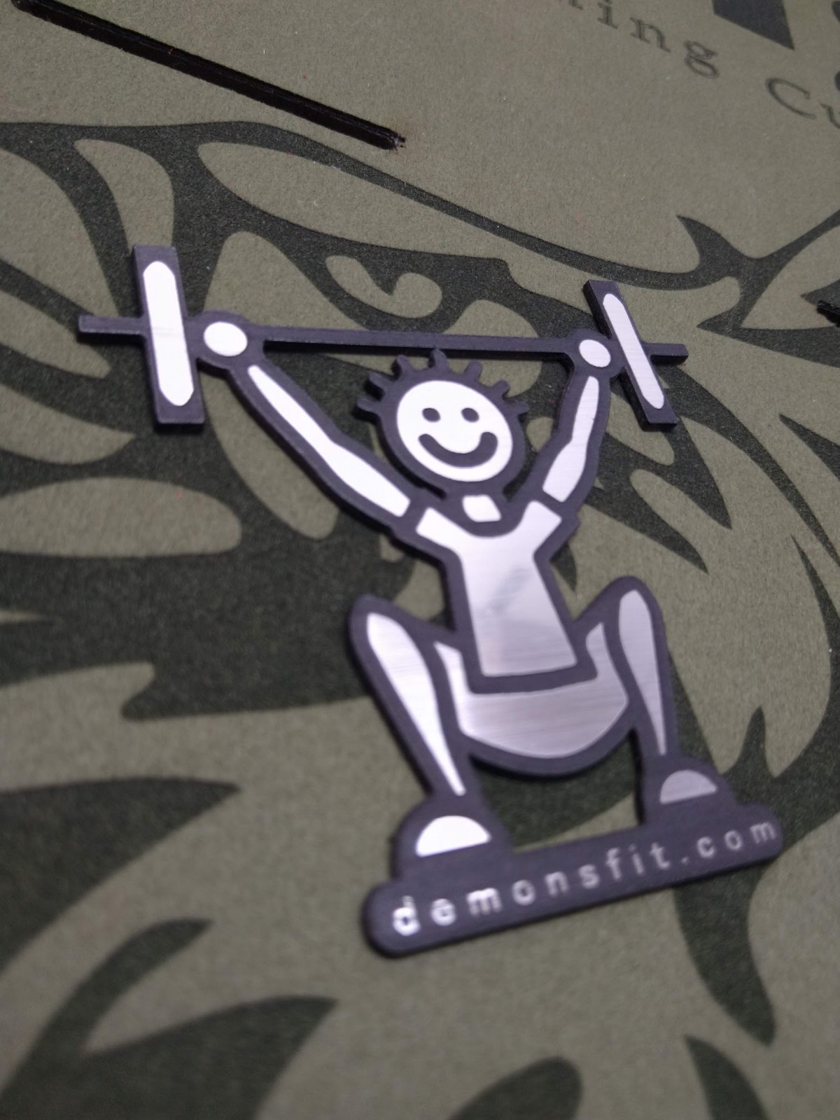 EMBLEMA CHICO SNATCH 8X7.8 CM