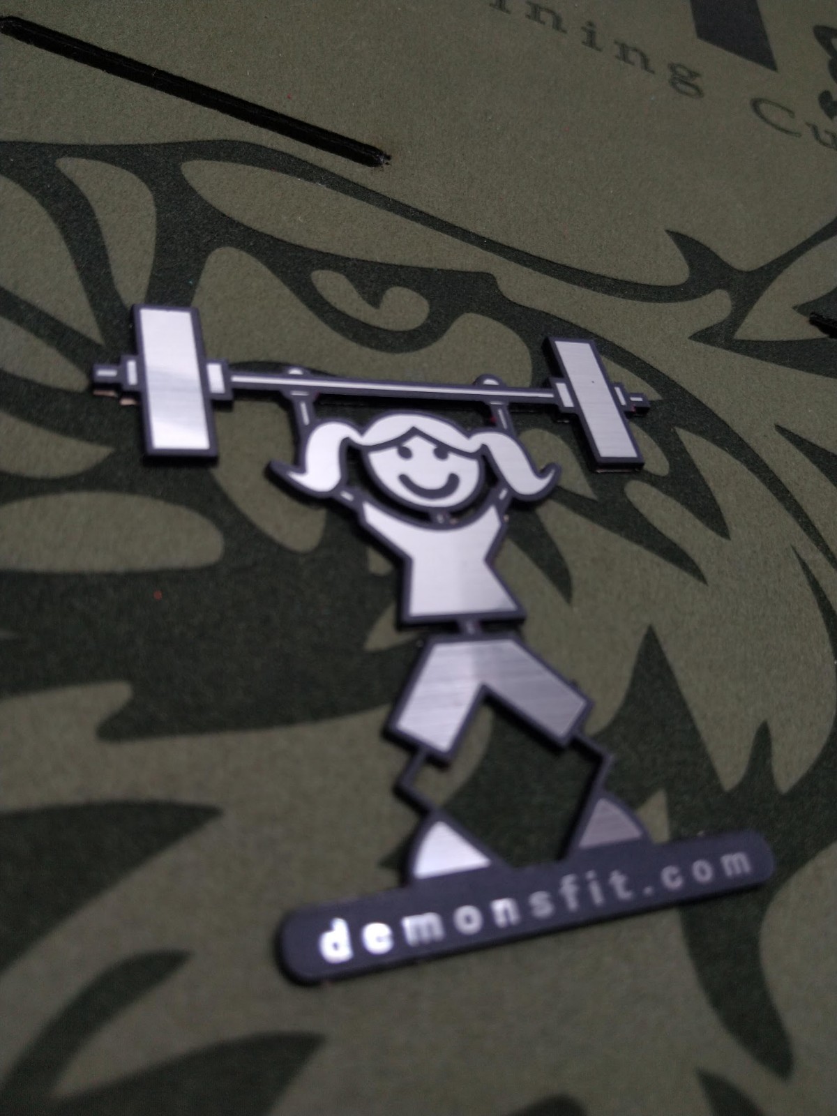 EMBLEMA NIÑA SNATCH 7X7.2 CM