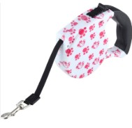 TRAILLA RETRACTIL CON DISEÑO HUELLITA ROSADAS  5M 