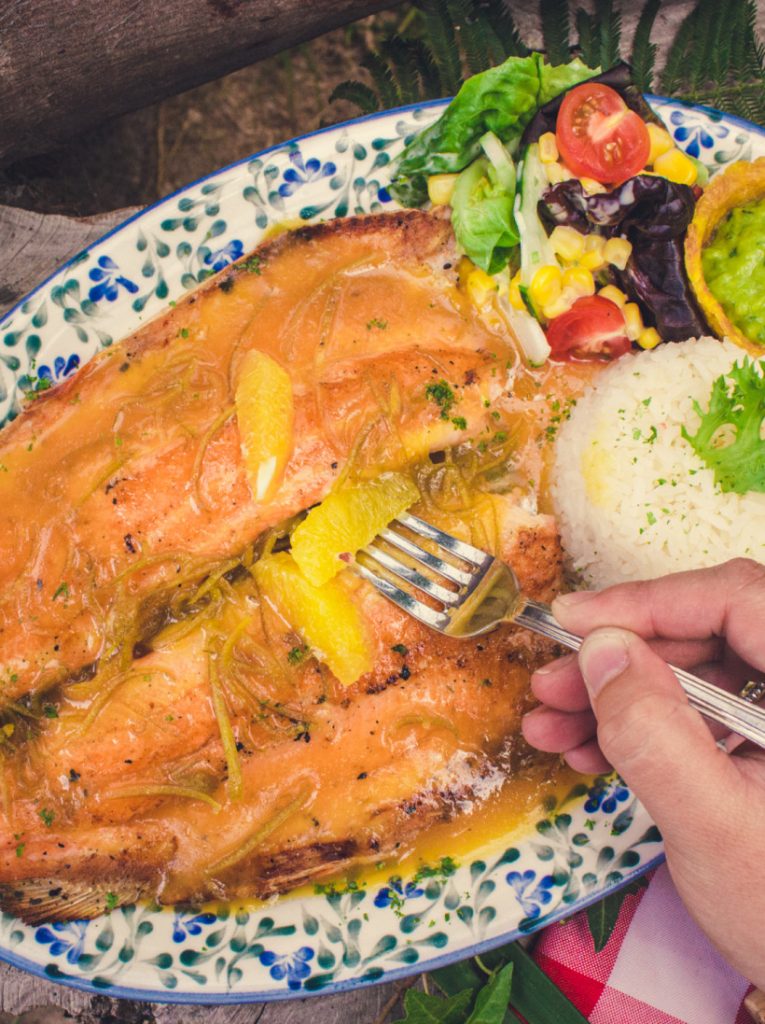 Ejecutivo con Trucha Asada