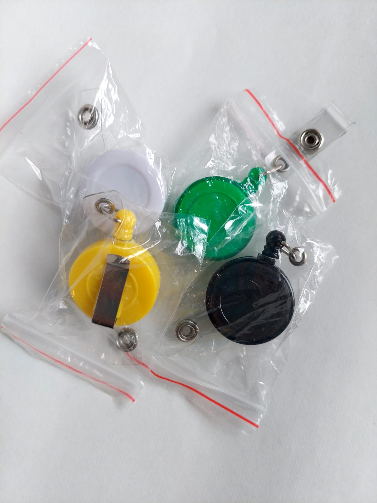 YOYO PORTA ESCARAPELA PLÁSTICO