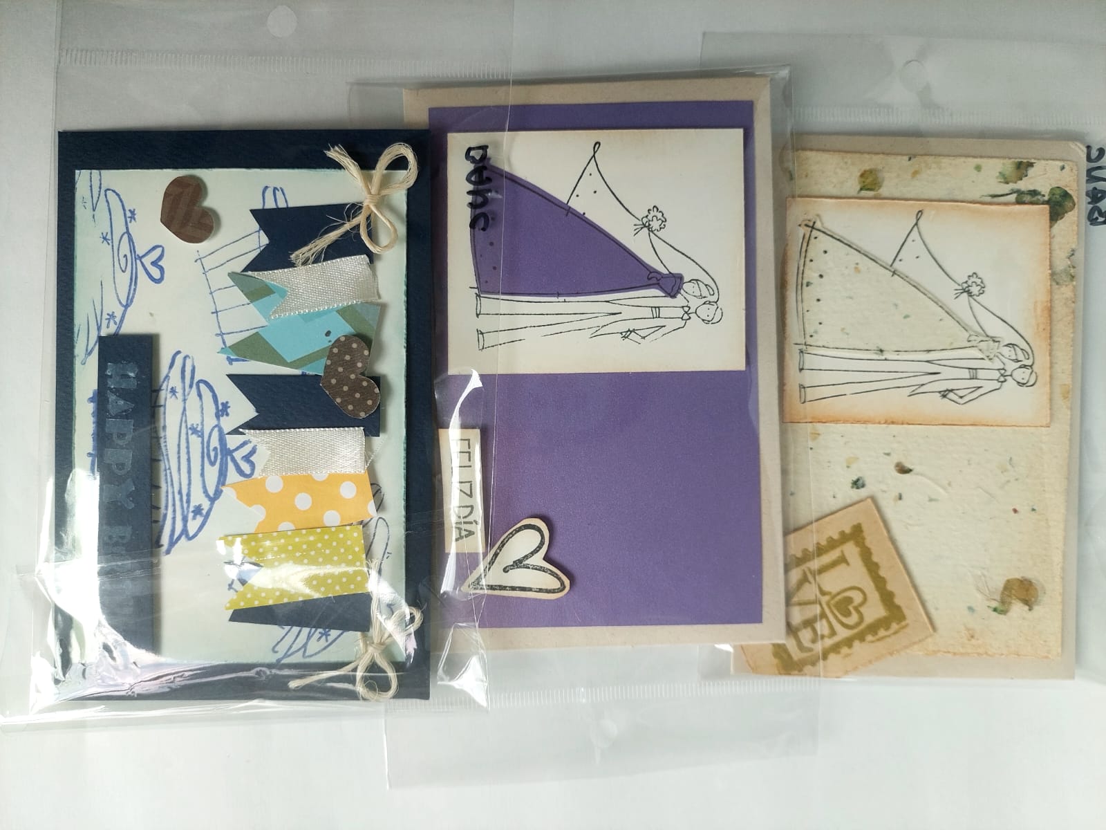 LLUVIA SOBRE DALIA BLANCO Y BEIGE