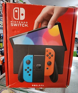 Nintendo Switch Oled 64gb Standard Color Rojo Azul Neón Neón (Usado)
