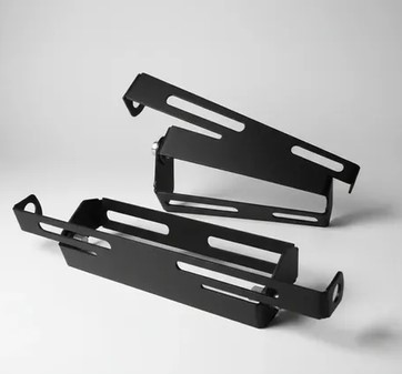 PORTA PLACA RETRACTIL NEGRO MEDIANO INOX UNIVERSAL