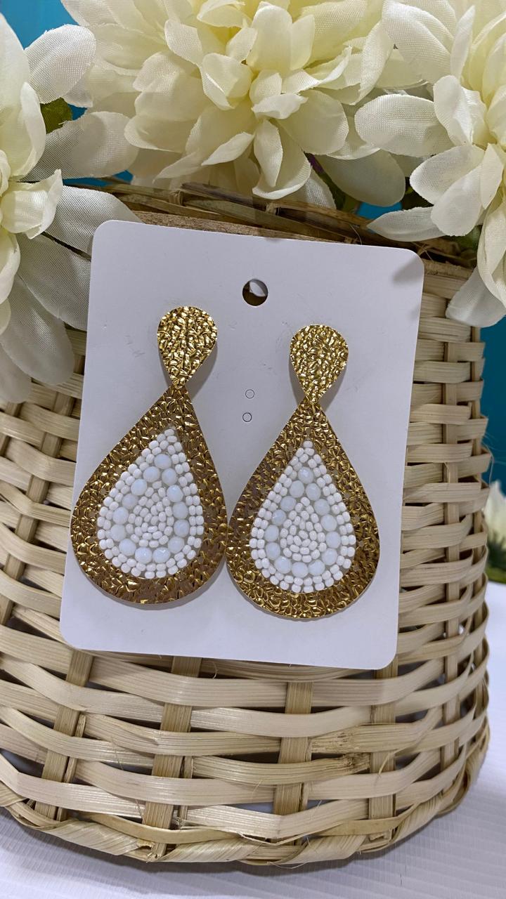 Aretes gota blanco