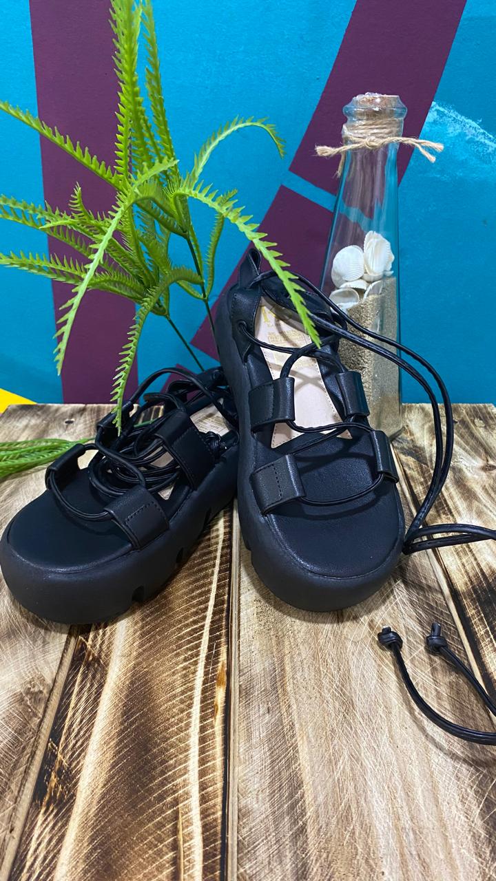 Sandalia alondra negra