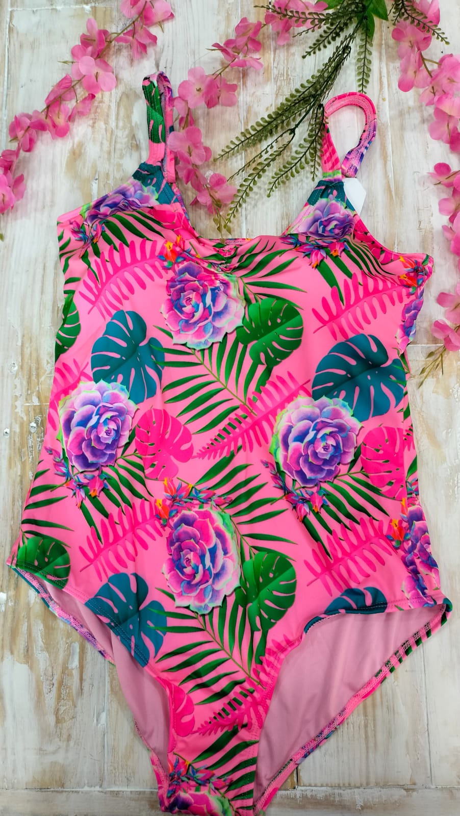 Enterizo rosa con flores