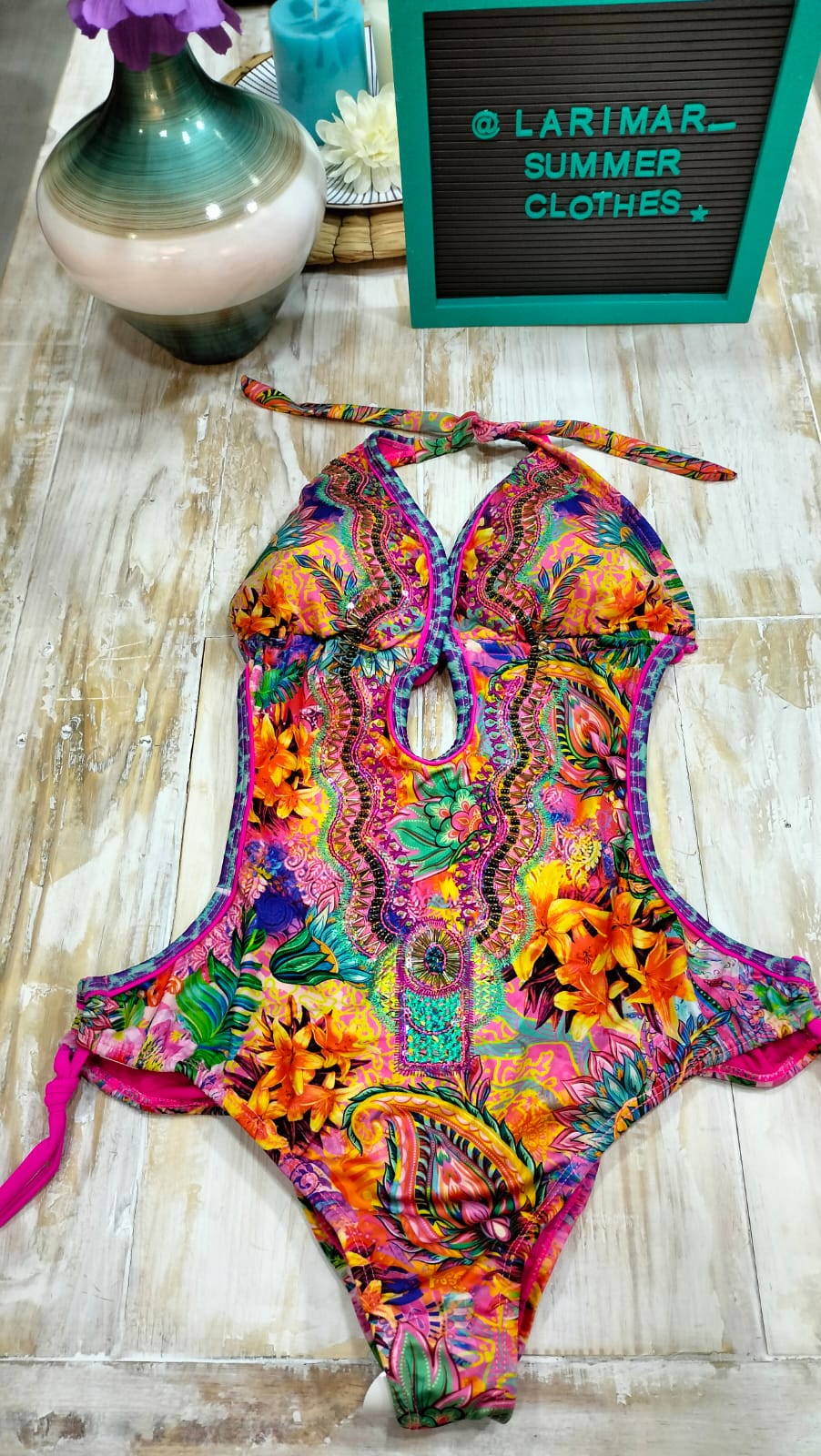 trikini multicolor fucsia decorado mostacilla