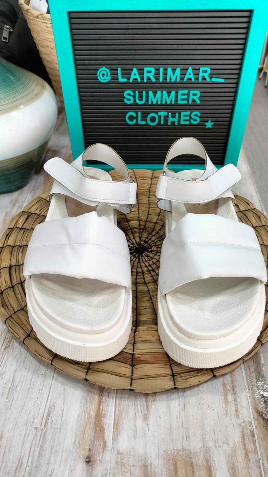 sandalia plataforma blanca acolchada ancha