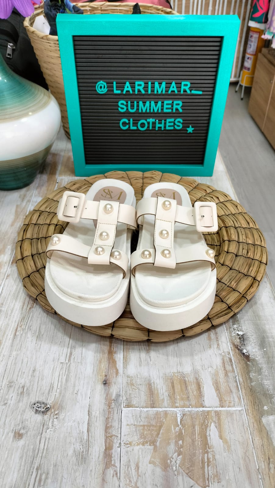 sandalia plataforma crema abierta decorado perlas