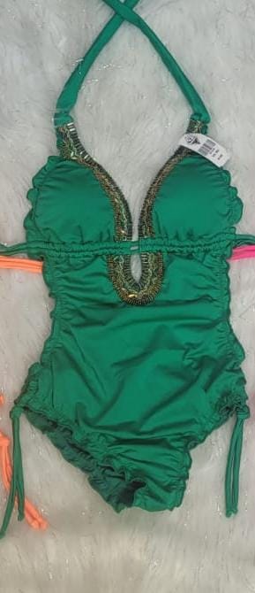 Trikini verde esmeralda decorado mostacilla