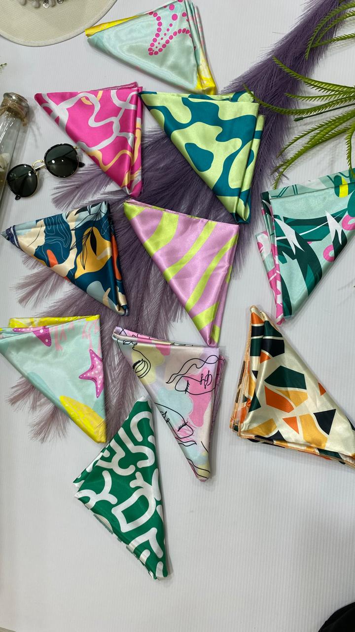 pañoletas en seda surtidas 70 x 70