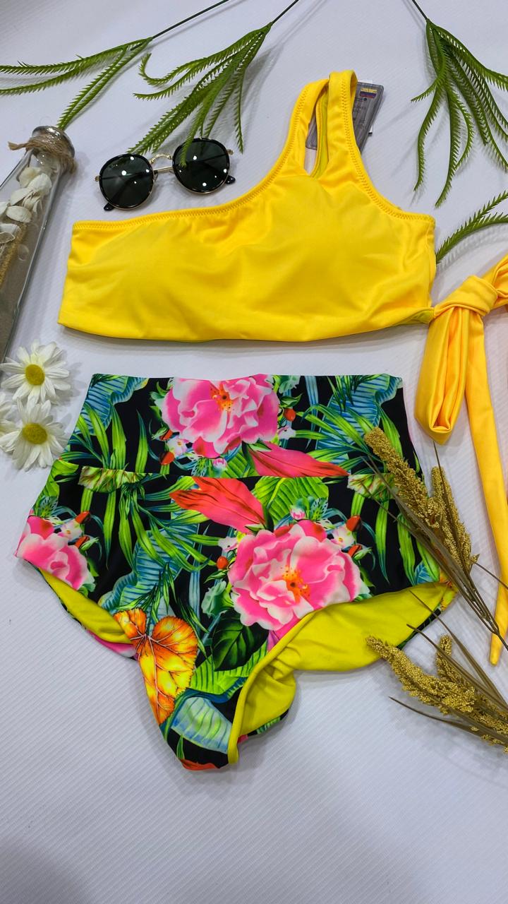 Bikini amarillo un brazo