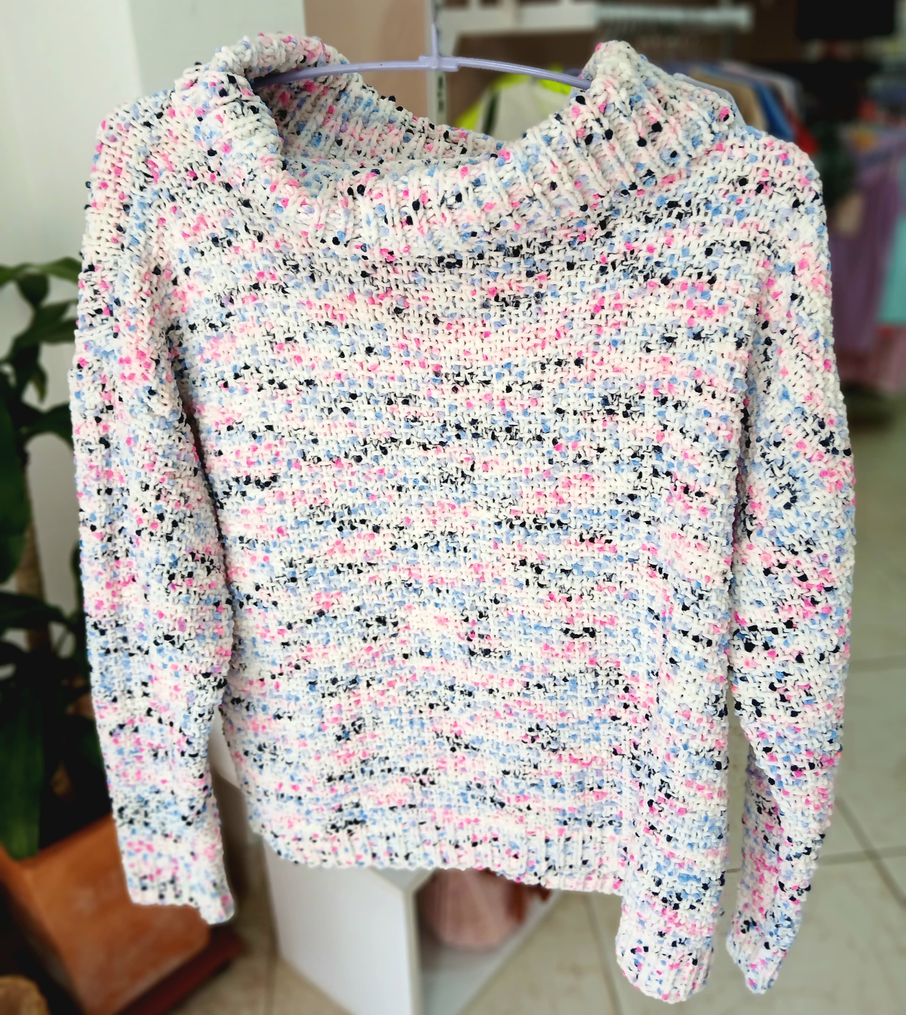 BUZO TEJIDO CUELLO TORTUGA BLANCO CON PINTAS 2041 U
