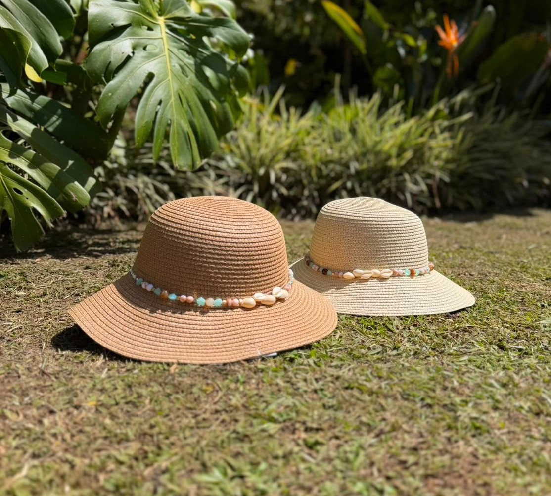 SOMBRERO PEQUEÑO CONCHAS Y PIEDRAS AJ1011