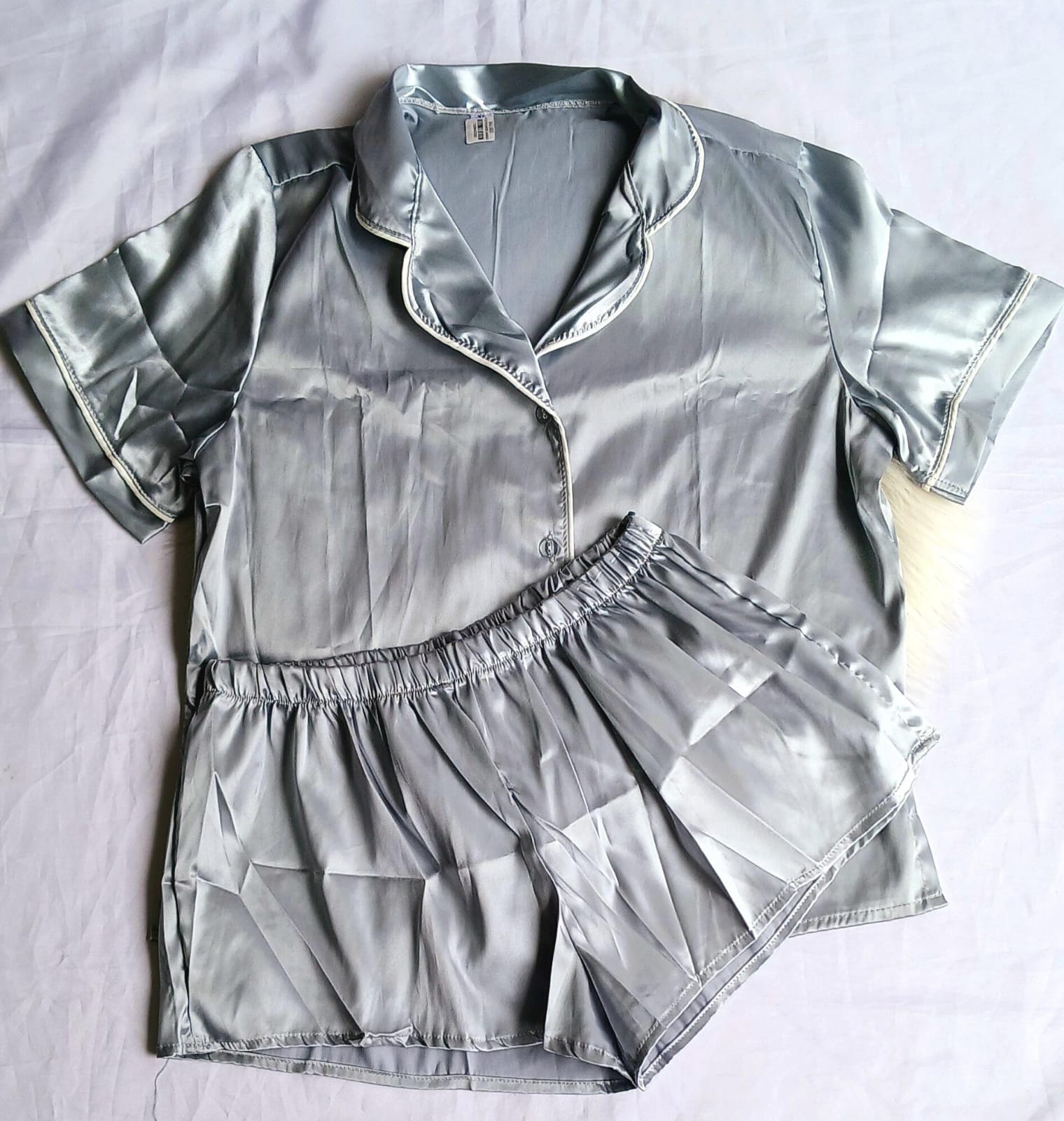 Pijama short satin manga unicolor plata