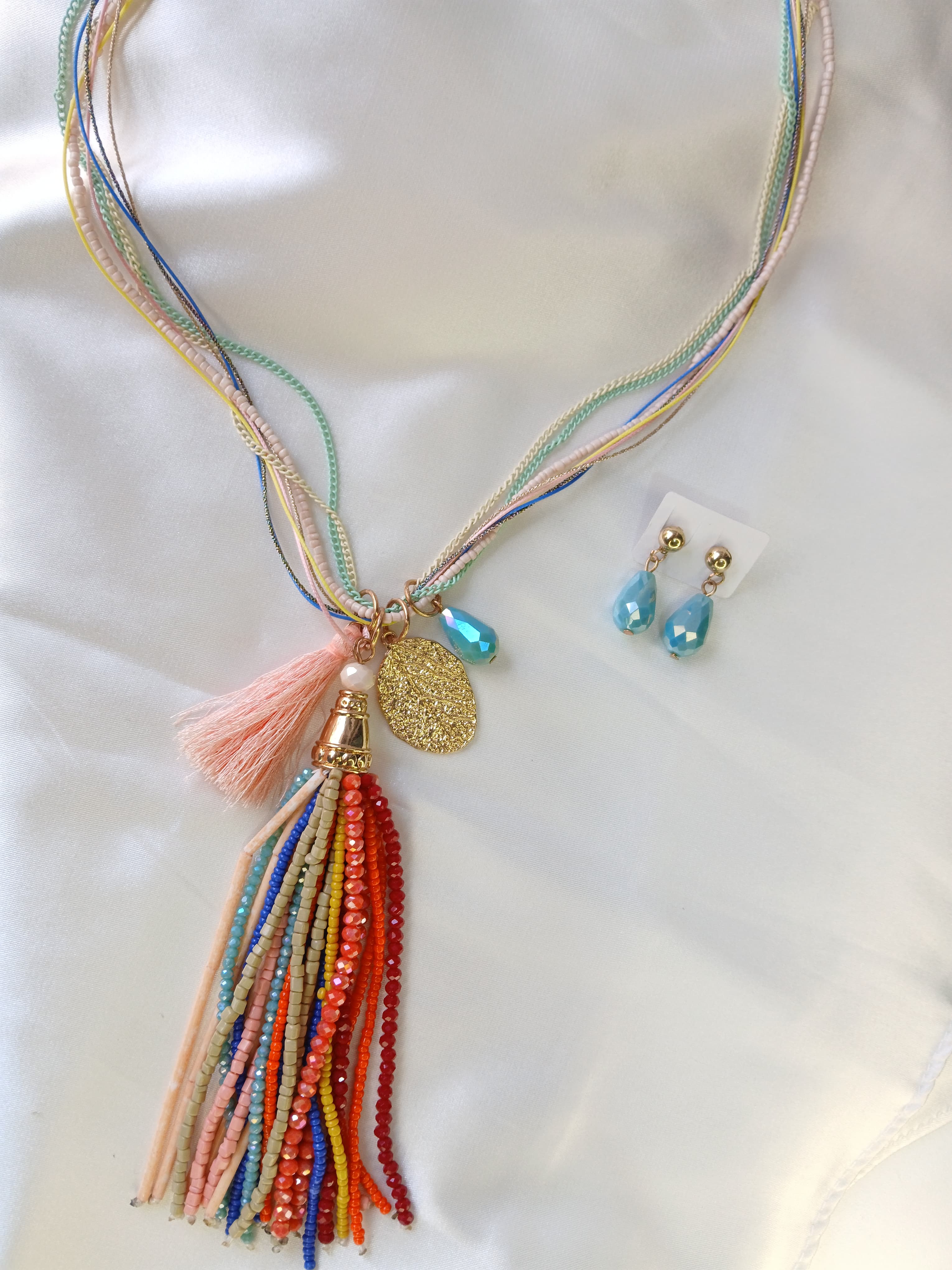 COLLAR CON TOPOS HOJA LARGO