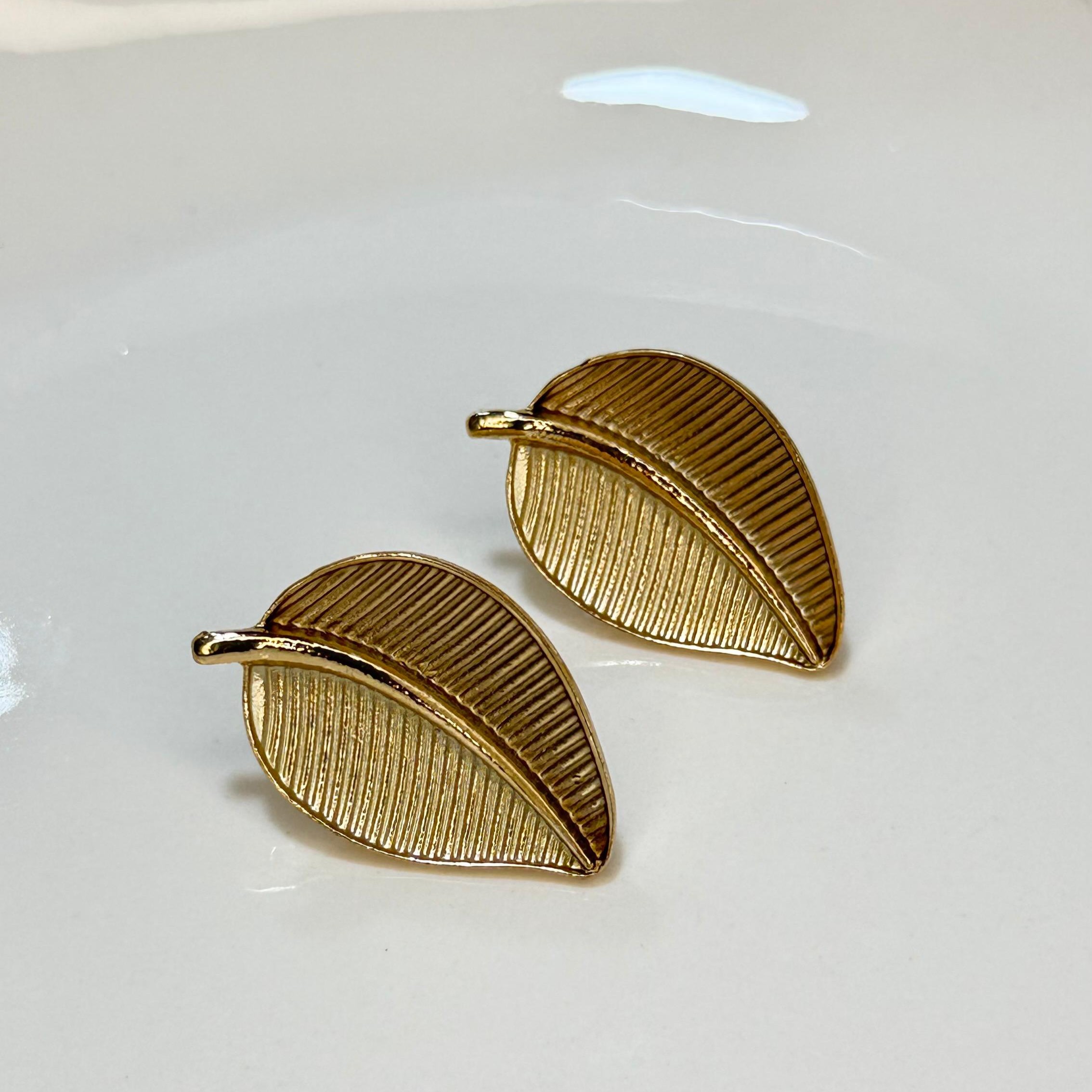 ARETES HOJAS AZULES DA122502