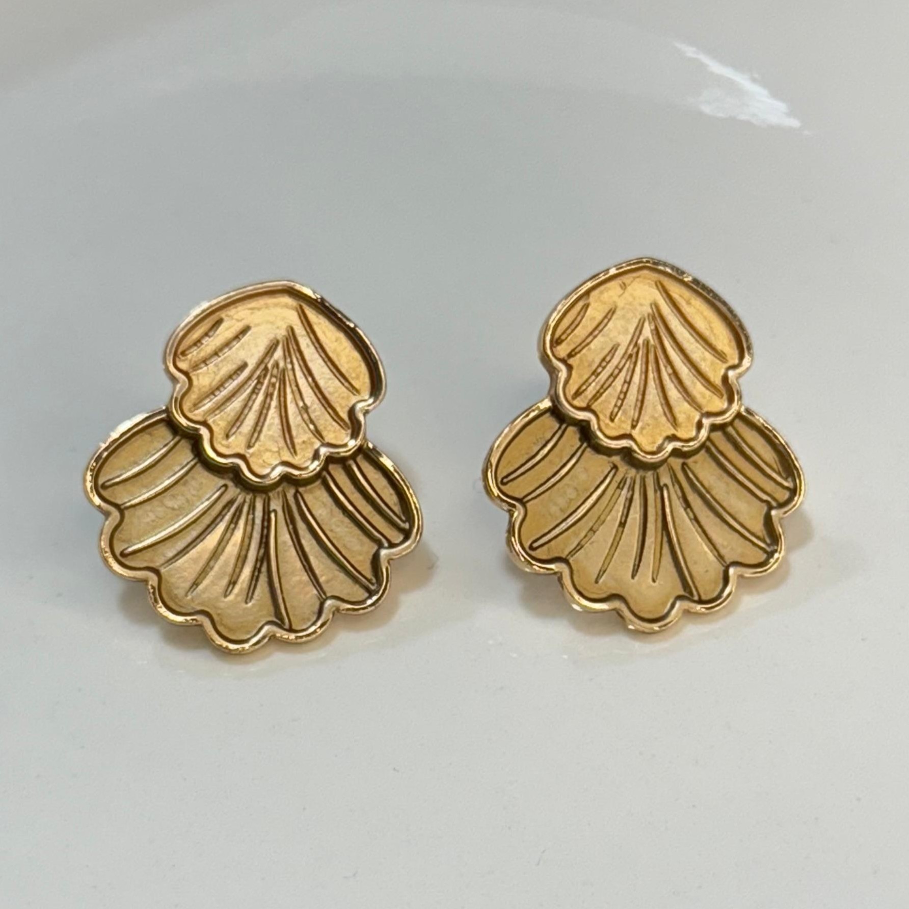 ARETES 2 HOJAS DORADAS DA122504