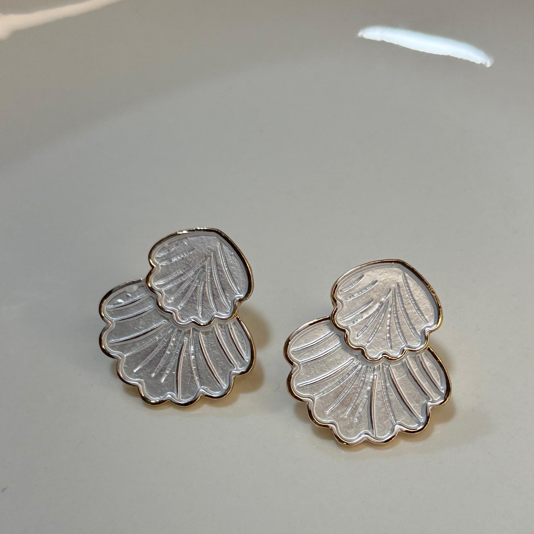 ARETES 2 HOJAS BLANCAS DA122506