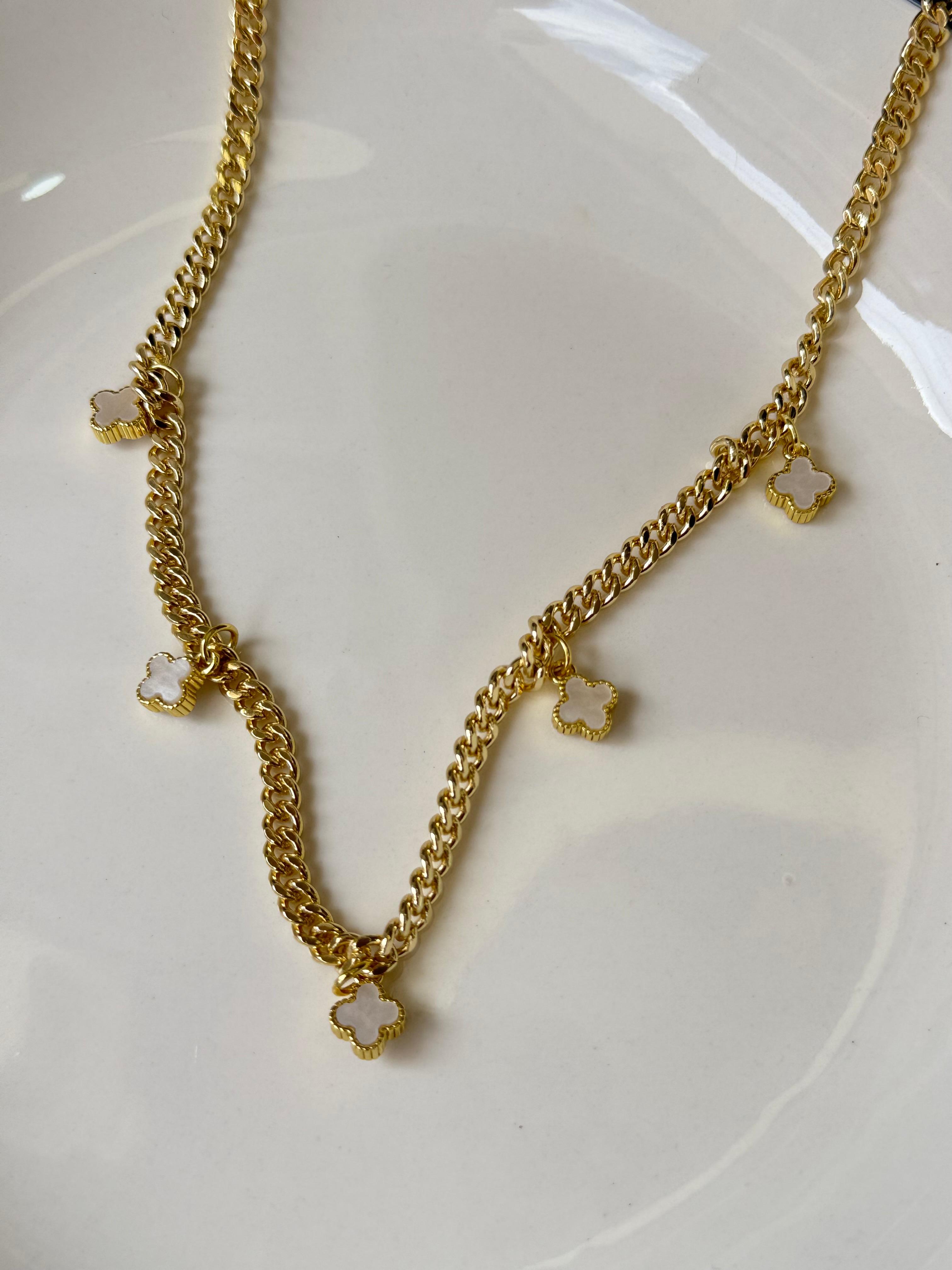 COLLAR TREBOL BLANCO 732601