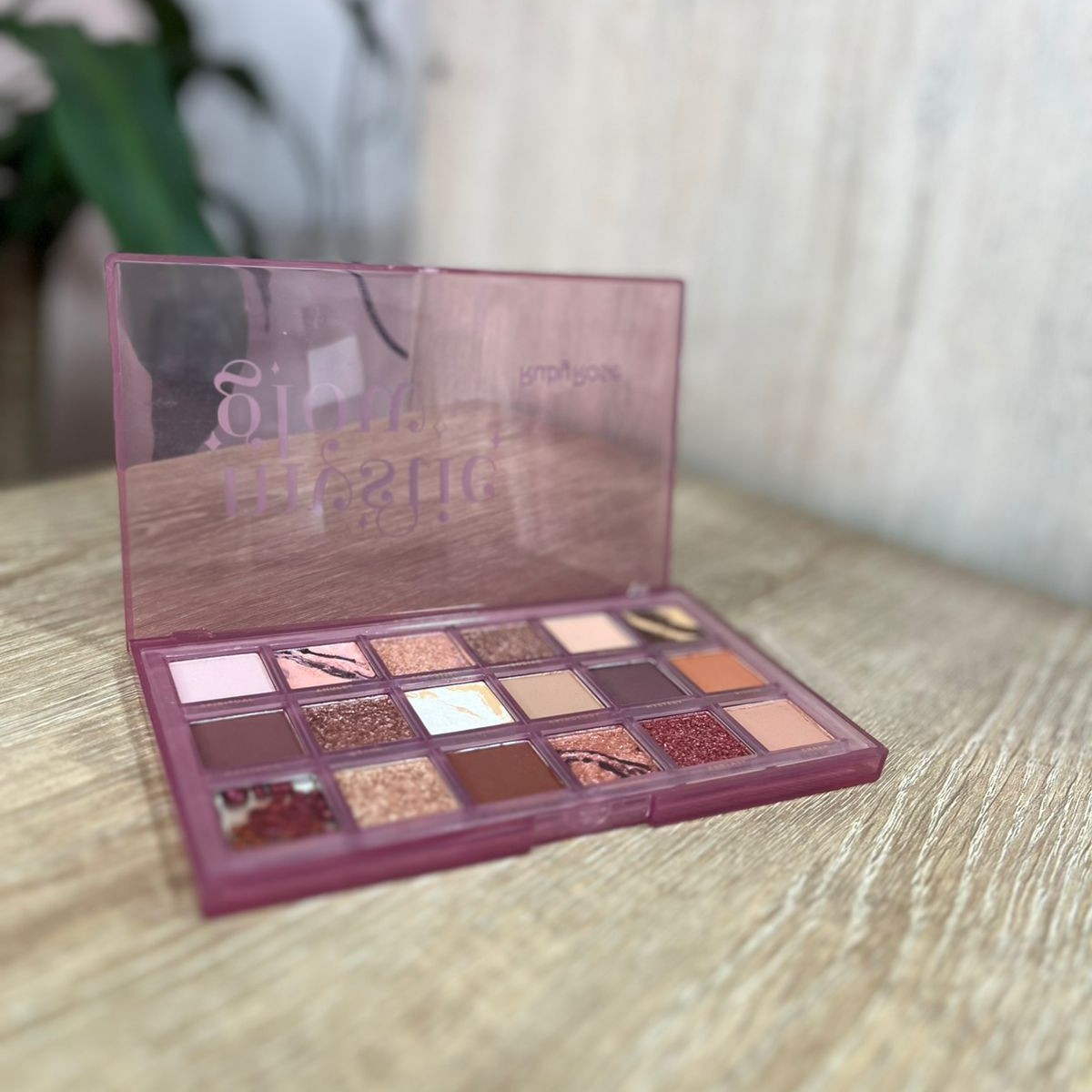 SOMBRAS RUBY ROSE