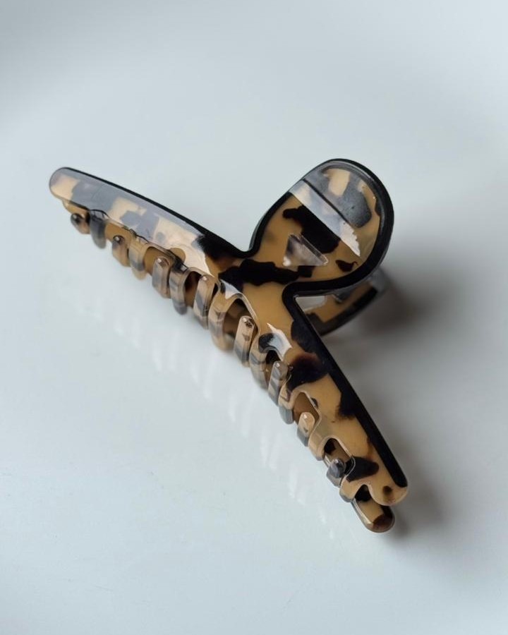 PINZA ANIMAL PRINT CAFÉ CON NEGRO DA21326