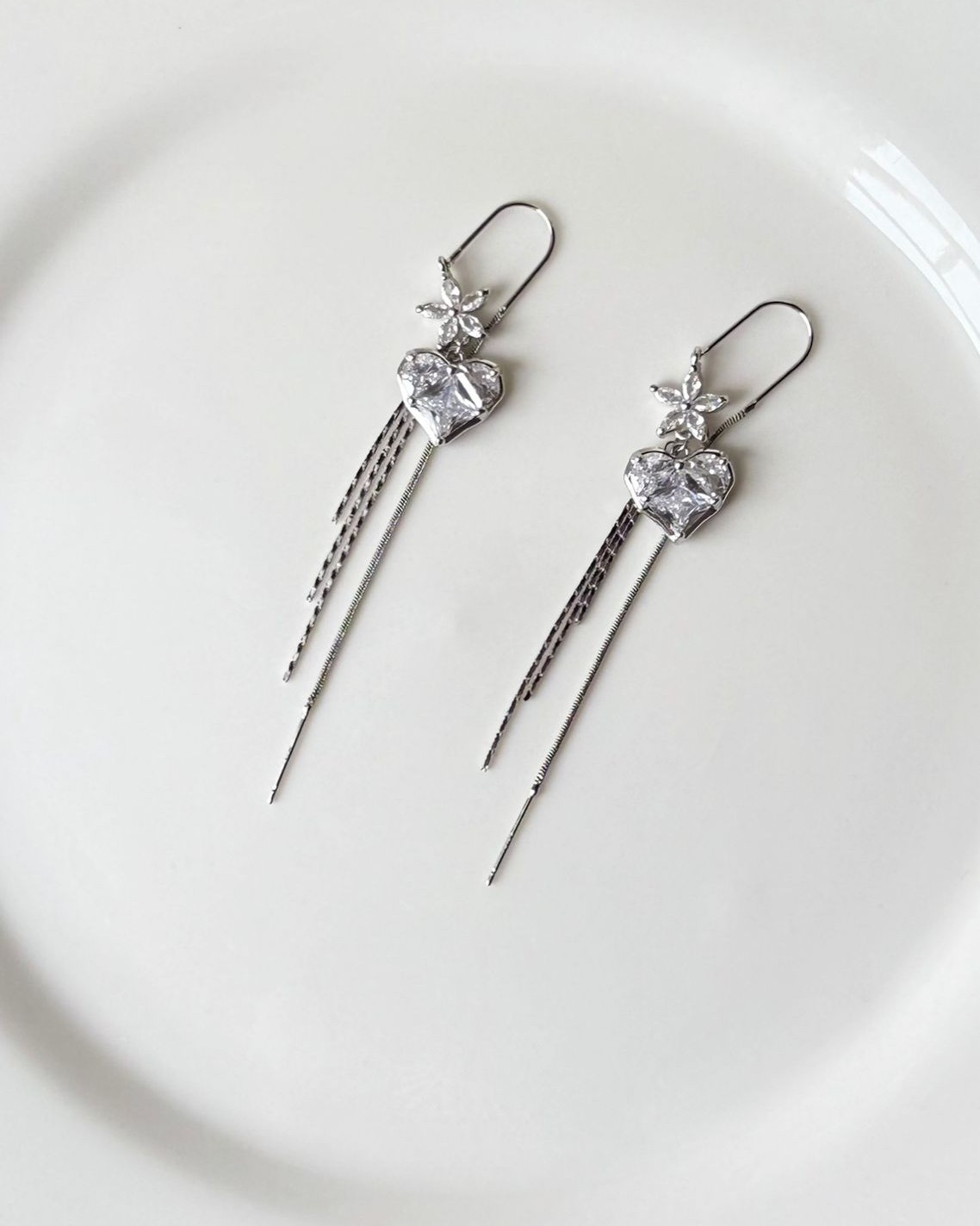 ARETES LARGOS CORAZON PLATEADO MA21326