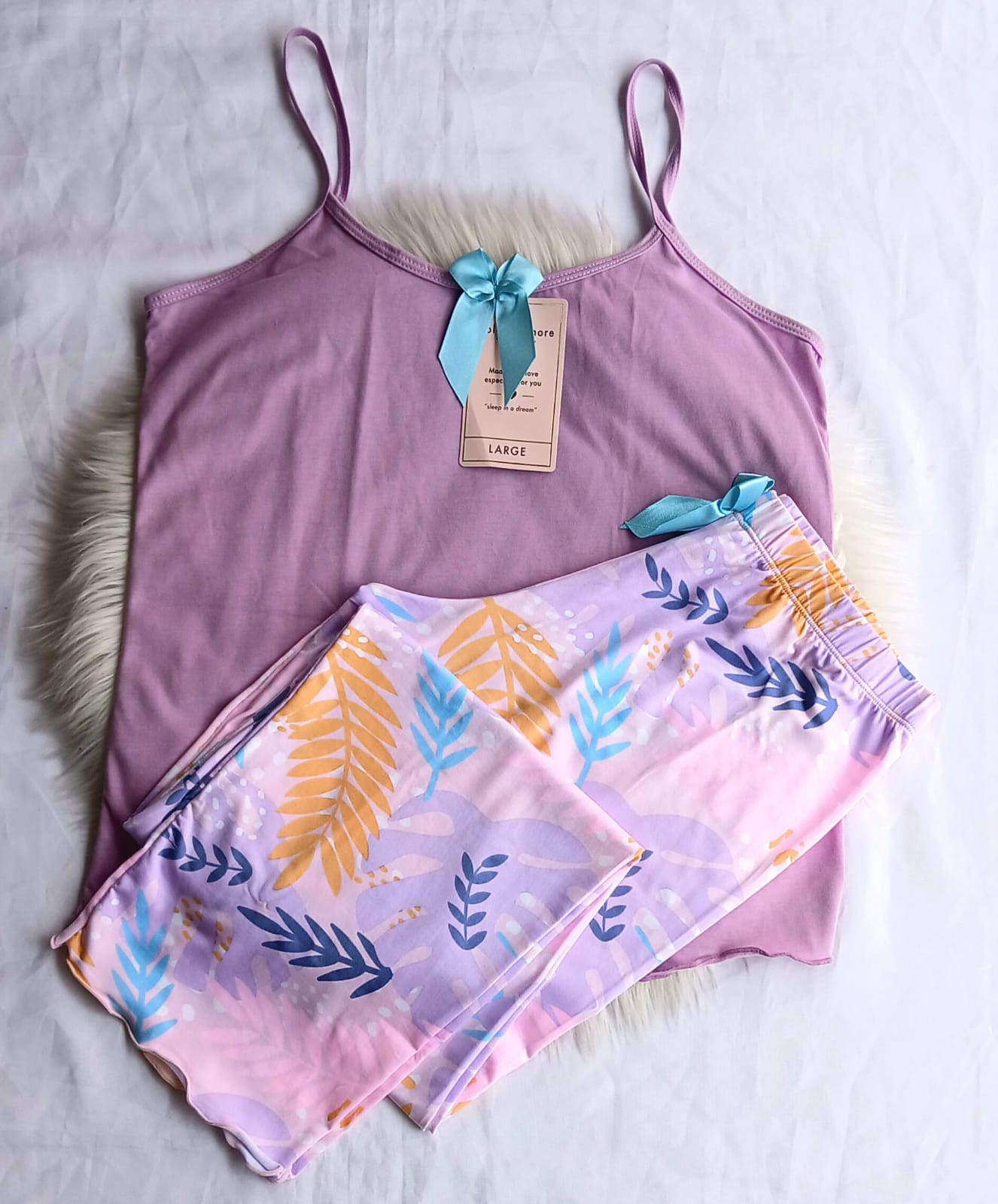 Pijama pantalon lila hojas blusa lila tiras