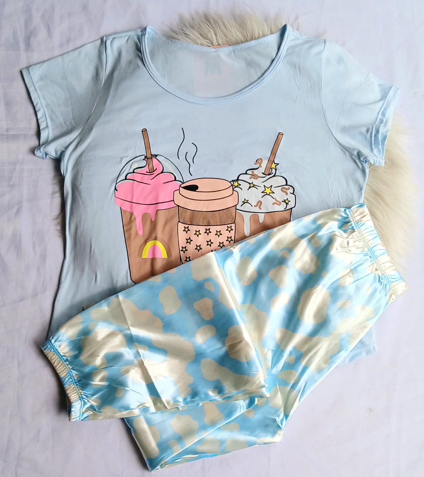 Pijama satin pantalo beige azul blusa azul cielo