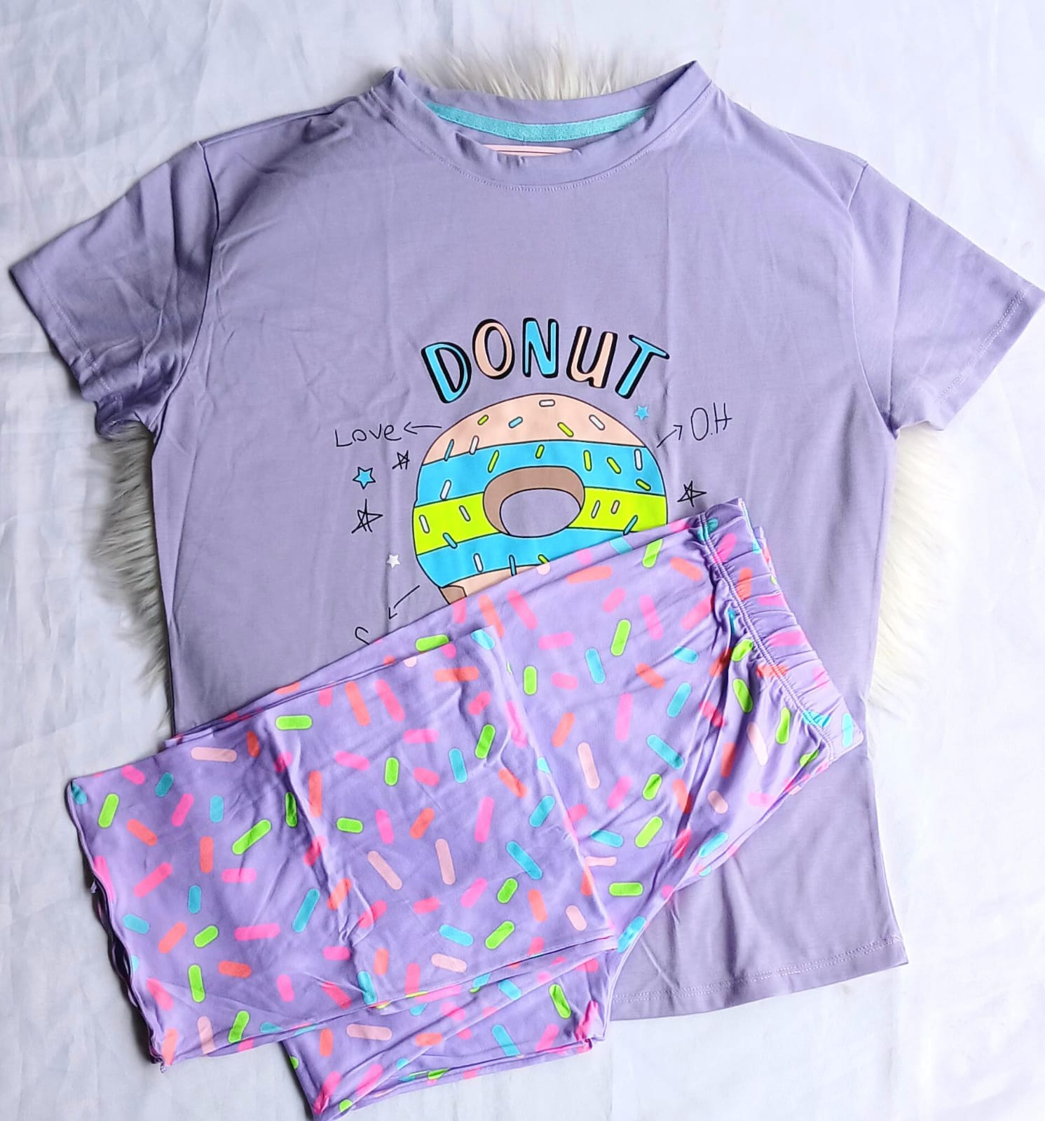 Pijama pantalon morado chispitas blusa lila