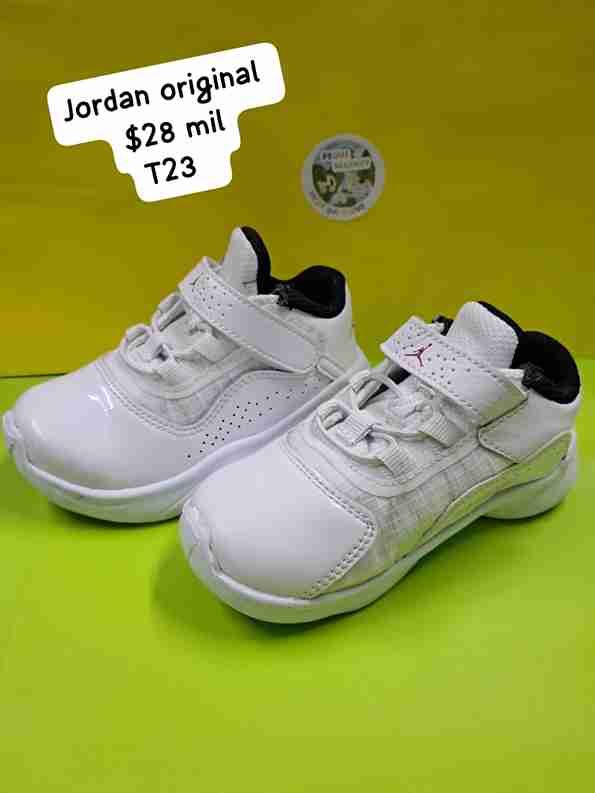 TENNIS BLANCOS JORDAN