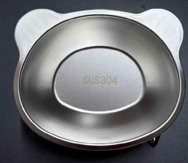 PLATO METÁLICO EN FORMA DE GATO CON BASE